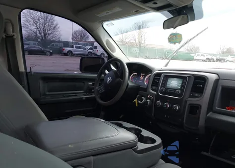 2018 Ram 1500 Express 4X2 5'7 Box z USA, uszkodzony, nr VIN 1C6RR6KG2JS263131